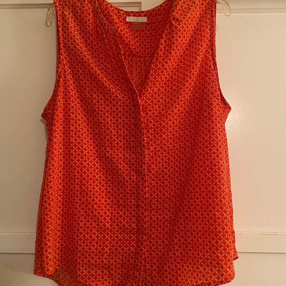 Red button down blouse w/ white geometric pattern